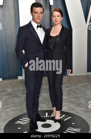 Finn Wittrock und Sarah Roberts nahmen an der Vanity Fair Oscar Party 2020 im Wallis Annenberg Center for the Performing Arts in Beverly Hills, Kalifornien, Teil Stockfoto