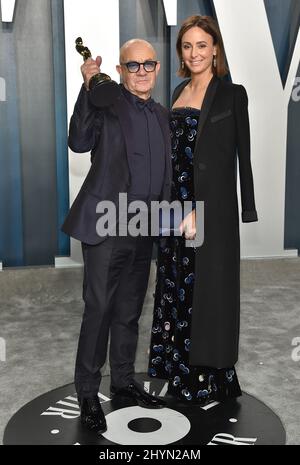 Heather Lynn Hodgins Kidd und Bernie Taupin nahmen an der Vanity Fair Oscar Party 2020 Teil, die im Wallis Annenberg Center for the Performing Arts in Beverly Hills, Kalifornien, stattfand Stockfoto