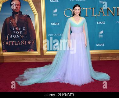 Sophie Skelton bei der fünften Staffel von Outlander in Los Angeles, Kalifornien Stockfoto