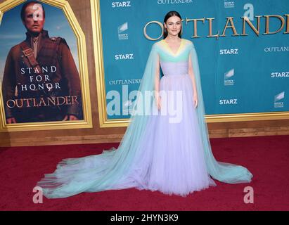 Sophie Skelton bei der fünften Staffel von Outlander in Los Angeles, Kalifornien Stockfoto