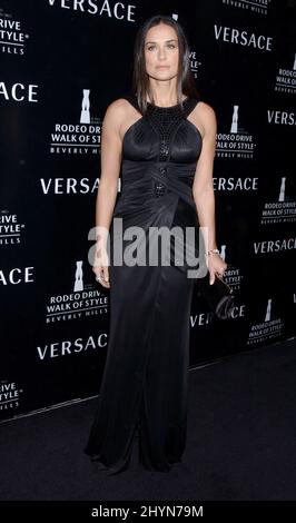 Demi Moore nimmt an den Rodeo Drive Walk of Style Awards zu Ehren von Versace im Beverly Hills City Hall Teil. Bild: UK Press Stockfoto