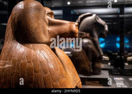 Figur eines hockenden Pavions, roter Quarzit, 18. Dynastie regierender Amenhotep III, Sammlung des British Museum Stockfoto