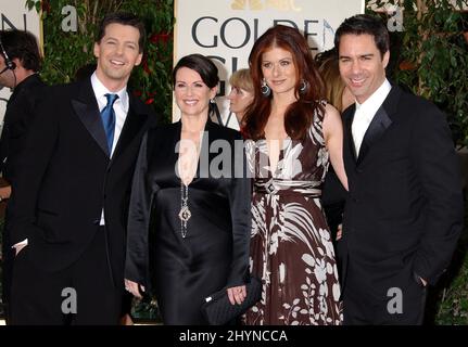 Sean Hayes, Megan Mullally, Debra Messing und Eric McCormack von „will and Grace“ nehmen an den jährlichen Golden Globe Awards 63. im Beverly Hills Hilton Teil. Bild: UK Press Stockfoto