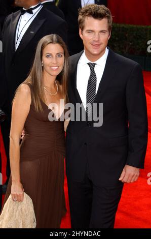 Chris O'Donnell und seine Frau Caroline nehmen an den jährlichen Primetime EMMY Awards 57. im Shrine Auditorium in Los Angeles Teil. Bild: UK Press Stockfoto