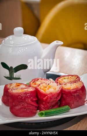 Köstliches gedünstetes Reisroll in einem chinesischen Restaurant, kantonesische Küche Stockfoto
