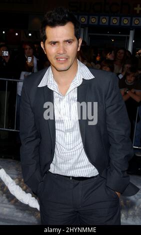 John Leguizamo nimmt an der Premiere von „Ice Age: The Meltdown“ im Grauman's Chinese Theatre, Hollywood, Teil. Bild: UK Press Stockfoto