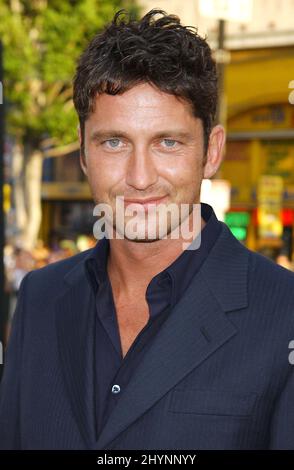 GERARD BUTLER NIMMT AN DER FILMPREMIERE „LARA CROFT TOMB RAIDER: THE CRADLE OF LIFE“ IN HOLLYWOOD TEIL. BILD: BRITISCHE PRESSE Stockfoto