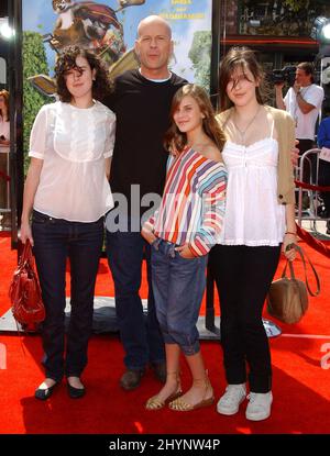 Bruce Willis & Daughters Rumer, Tallulah & Scout nehmen an der „Over the Hedge“-Premiere in Los Angeles Teil. Bild: UK Press Stockfoto