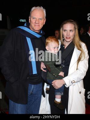Malcolm McDowell, seine Frau Kelley und sein Sohn Beckett nehmen an der Filmpremiere „in Good Company“ in Hollywood Teil. Bild: UK Press Stockfoto