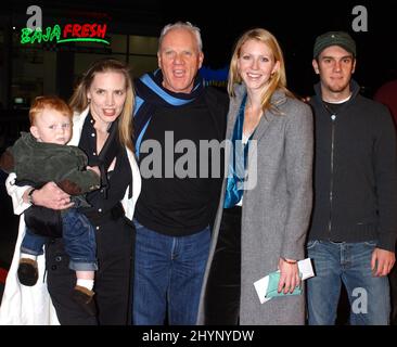 Malcolm McDowell, Ehefrau Kelley, Sohn Beckett, Tochter Lily und Sohn Charles besuchen die Filmpremiere „in Good Company“ in Hollywood. Bild: UK Press Stockfoto