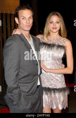 ESTELLA WARREN & PETER BERG BESUCHEN DIE PREMIERE VON „THE COOLER“ IN HOLLYWOOD. BILD: BRITISCHE PRESSE Stockfoto