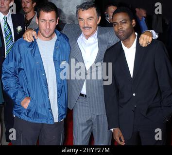 Adam Sandler, Burt Reynolds und Chris Rock nehmen an der Weltpremiere „The Longest Yard“ im Grauman's Chinese Theatre, Hollywood, Teil. Bild: UK Press Stockfoto