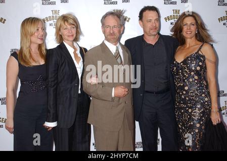 STEVEN SPIELBERG, FRAU KATE CAPSHAW UND TOCHTER JESSICA MIT TOM HANKS UND RITA WILSON NEHMEN AN DER ERÖFFNUNGSNACHT DES THEATERSTÜCKS „THE PRODUCERS“ IM PANTAGES THEATER IN HOLLYWOOD TEIL. BILD: BRITISCHE PRESSE Stockfoto