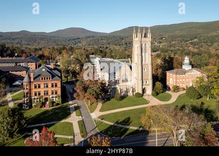 Luftaufnahme der Thompson Memorial Chapel auf dem Campus des Williams College in Williamstown, MA. Stockfoto