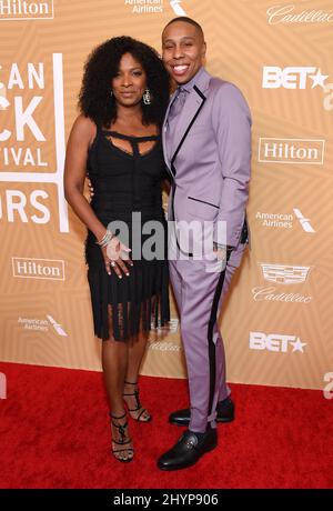 Vanessa Bell Calloway und Lena Waitthe nehmen an der Preisverleihung des American Black Film Festival Honors Teil, die am Sonntag, 23. Februar 2020 im Beverly Hilton in Beverly Hills, Kalifornien, USA, stattfand Stockfoto