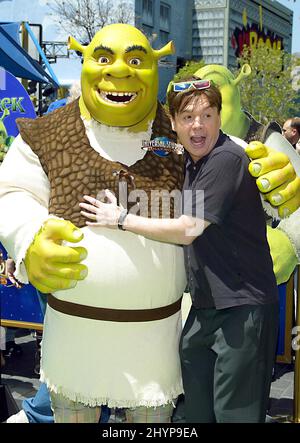 MIKE MYERS NIMMT AN DER SHREK 4-D RIDE-ERÖFFNUNG IN DEN UNIVERSAL STUDIOS, KALIFORNIEN TEIL. BILD: UK PRESS Stockfoto