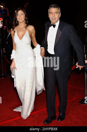 George Clooney und Lisa Snowdon besuchen die zwölf Erstaufführungen von Ocean in Los Angeles im Grauman's Chinese Theatre. Bild: UK Press Stockfoto