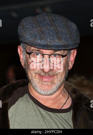 Steven Spielberg nimmt an einer „Munich“ Industry Screening im Academy Theatre, Beverly Hills, Teil. Bild: UK Press Stockfoto