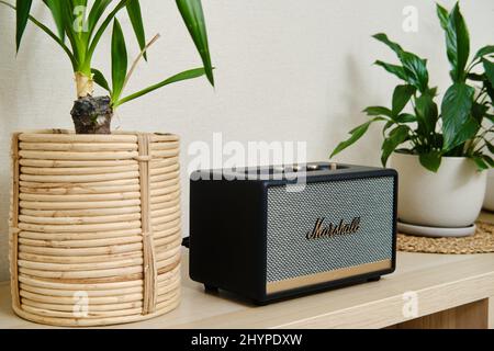 Marshall Akustiklautsprecher im Retro-Stil mit Bluetooth-Verbindung. Vintage Acton ll Sound Säule in einem alten Design - Moskau, Russland, 05. März 2 Stockfoto