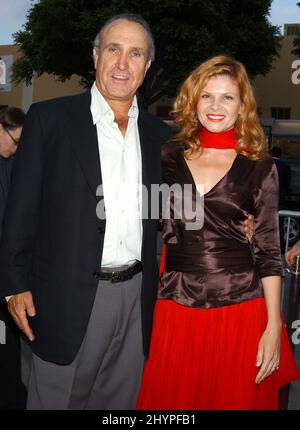 RON SHELTON & LOLITA DAVIDOVICH NEHMEN AN DER US-PREMIERE „HOLLYWOOD MORDMORD“ IN WESTWOOD TEIL. BILD: BRITISCHE PRESSE Stockfoto