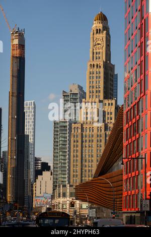 Williamsburg Sparkasse und Barclay Center in der Innenstadt von Brooklyn NYC Stockfoto