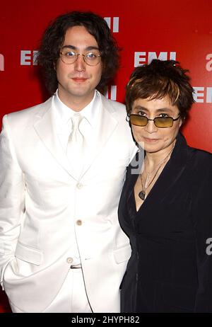 YOKO ONO UND SEAN LENNON NEHMEN AN DER EMI POST GRAMMY PARTY IN LOS ANGELES TEIL. BILD: BRITISCHE PRESSE Stockfoto