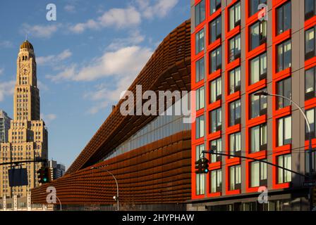 Williamsburg Sparkasse und Barclay Center in der Innenstadt von Brooklyn NYC Stockfoto