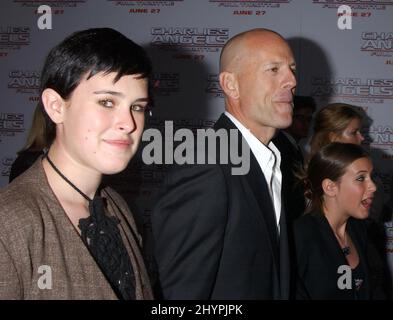 BRUCE WILLIS MIT DEN TÖCHTERN RUMER & SCOUT BESUCHEN DIE PREMIERE VON 'CHARLIES ANGELS: FULL THROTTLE' IN HOLLYWOOD. BILD: BRITISCHE PRESSE Stockfoto