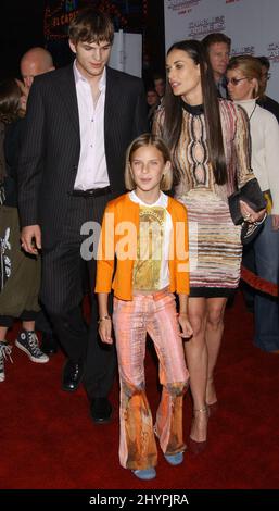 DEMI MOORE, ASHTON KUTCHER UND TALLULAH BELLE NEHMEN AN DER PREMIERE VON „CHARLIES ANGELS: VOLLGAS“ IN HOLLYWOOD TEIL. BILD: BRITISCHE PRESSE Stockfoto