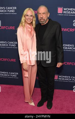 John Paul DeJoria und Eloise DeJoria nehmen an einem unvergesslichen Abend zugunsten des Women's Cancer Research Fund in Los Angeles Teil Stockfoto