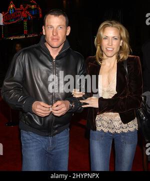 SHERYL KRÄHE & LANCE ARMSTRONG NEHMEN AN DER WELTFILMPREMIERE „ALONG CAME POLLY“ IN HOLLYWOOD TEIL. BILD: BRITISCHE PRESSE Stockfoto