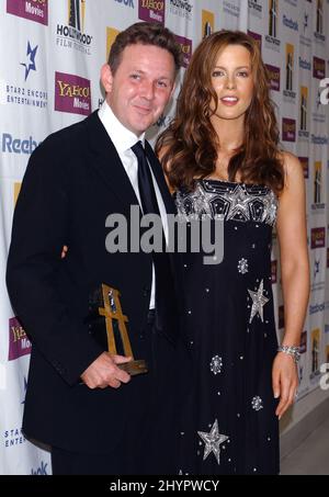 Kate Beckinsale und John Logan nehmen an der jährlichen Hollywood Film Festival Hollywood Awards Gala Zeremonie 8. im Beverly Hilton Hotel Teil. Bild: UK Press Stockfoto