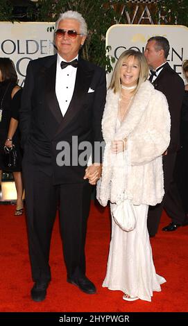 BARBRA STREISAND & JAMES BROLIN NEHMEN AN DEN JÄHRLICHEN GOLDEN GLOBE AWARDS 61ST IN BEVERLY HILLS, KALIFORNIEN, TEIL. BILD: BRITISCHE PRESSE Stockfoto