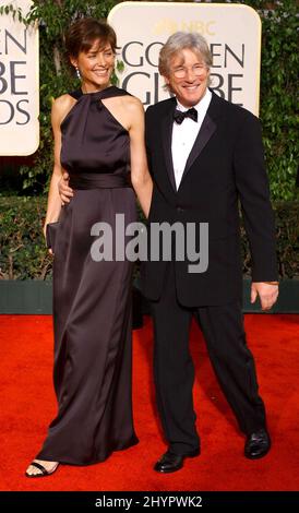 RICHARD GERE UND CAREY LOWELL NEHMEN AN DEN JÄHRLICHEN GOLDEN GLOBE AWARDS 61ST IN BEVERLY HILLS, KALIFORNIEN, TEIL. BILD: BRITISCHE PRESSE Stockfoto
