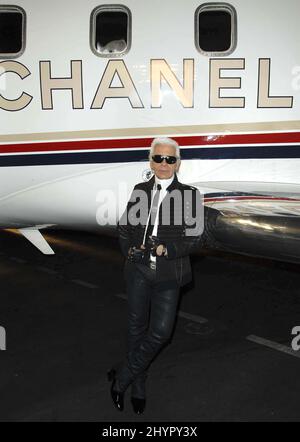 Karl Lagerfeld nimmt an der Chanel Cruise Show 2007/2008 Teil, die von Karl Lagerfeld auf der Hanger 8 in Santa Monica präsentiert wurde. Bild: UK Press Stockfoto