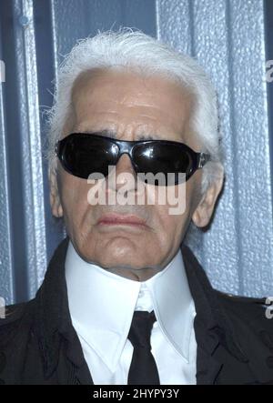 Karl Lagerfeld nimmt an der Chanel Cruise Show 2007/2008 Teil, die von Karl Lagerfeld auf der Hanger 8 in Santa Monica präsentiert wurde. Bild: UK Press Stockfoto