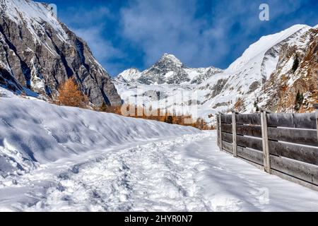 Großglockner, Winter, Lucknerhaus, Schnee, Schneeecke, weiß, schneeweiß, winterlich, Licht, Schatten, Alm, Osttirol, Köndnitztal, Eis, vereist, Spure Stockfoto