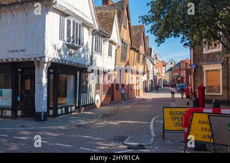 Ein warmer Herbsttag während Covid im Stadtzentrum von Ipswich, das mit Besuchern besetzt ist, Suffolk, Großbritannien Stockfoto