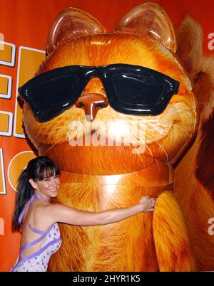 Jennifer Love Hewitt wirbt auf der ShoWest 2004 in Las Vegas für „Garfield: The Movie“. Bild: UK Press Stockfoto