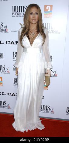 Jennifer Lopez nimmt an der La Premiere von „El Cantante“ im DGA Theatre Teil. Bild: UK Press Stockfoto