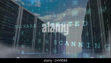 Abbildung der Warnung vor einem Cyber-Angriff über dem Serverraum Stockfoto