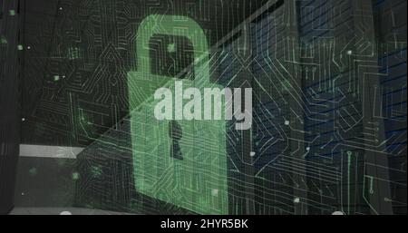 Bild der Warnung vor Cyberangriffen und des Vorhängeschlosses über dem Serverraum Stockfoto