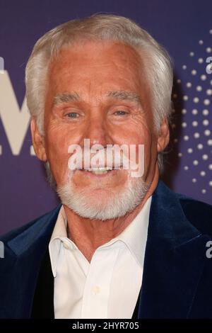 DATEI FOTO: Country-Musik-Superstar Kenny Rogers starb an natürlichen Ursachen zu Hause in Georgien von Familie im Alter von 81 Jahren umgeben. 3. Dezember 2012 Franklin, Tn. Kenny Rogers CMT 2012 Artists of the Year in der Fabrik Stockfoto