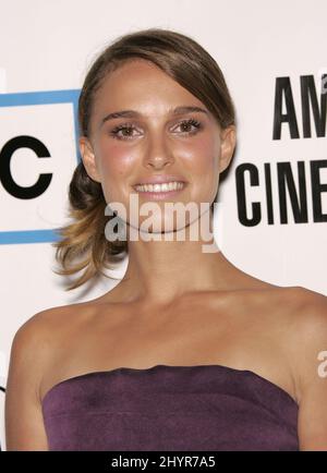 Natalie Portman nimmt an der American Cinematheque Award Ceremony 22. zu Ehren von Julia Roberts im Beverly Hilton Hotel Teil. Stockfoto