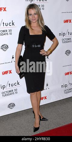 Jessalyn Gilsig nimmt an der Premiere der fünften Staffel von Nip/Tuck im Paramount Theatre in Hollywood Teil. Stockfoto