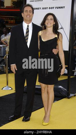 Jerry Seinfeld und Frau Jessica Seinfeld bei der Los Angeles-Premiere von „Bee Movie“ im Mann Village Theater, Westwood, Los Angeles. Stockfoto