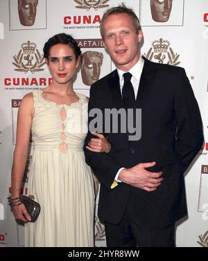 Jennifer Connelly und Paul Bettany bei den jährlichen BAFTA/LA Cunard Britannia Awards 16. im Hyatt Regency Century Plaza Hotel in Los Angeles. Stockfoto