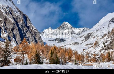Großglockner, Winter, Lucknerhaus, Schnee, Schneeecke, weiß, schneeweiß, winterlich, Licht, Schatten, Alm, Osttirol, Köndnitztal, Eis, vereist, Spure Stockfoto