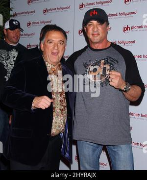 Robert Earl und Sylvester Stallone nehmen an der Planet Hollywood Resort and Casino Grand Opening in Las Vegas Teil. Stockfoto