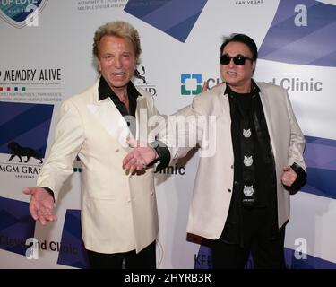 Roy Horn von Siegfried & Roy stirbt mit 75 Jahren an einem Coronavirus in Las Vegas, NV. 13. Juni 2015 Las Vegas, NV. Siegfried Fischbacher, Roy Horn Keep Memory Alive 19. jährliche POWER OF LOVE Gala, MGM Grand Garden Arena Stockfoto